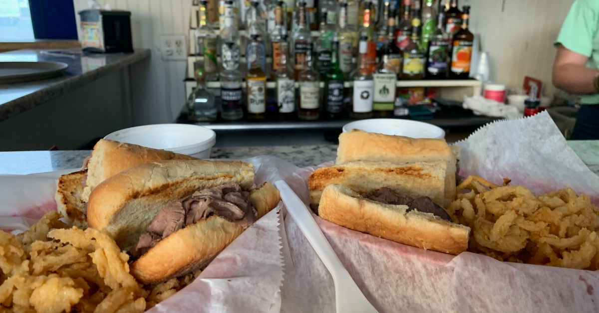 Dunedin Outdoor Bar: Beach Bar Vibes and Great Food